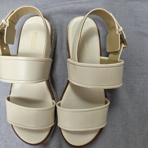 Michael Kors Cream Leather Sandals size 6M